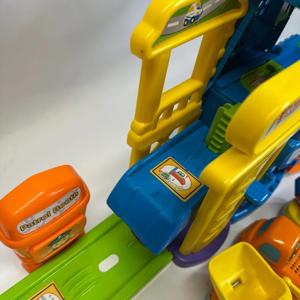 VTech Go Go Smart Wheels Police Station Playset with 6 Vehicles and Tracks